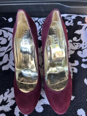 Guess by Marciano Suede Pointed-Toe Pumps SIZE 51/2 M Burgundy Velvet